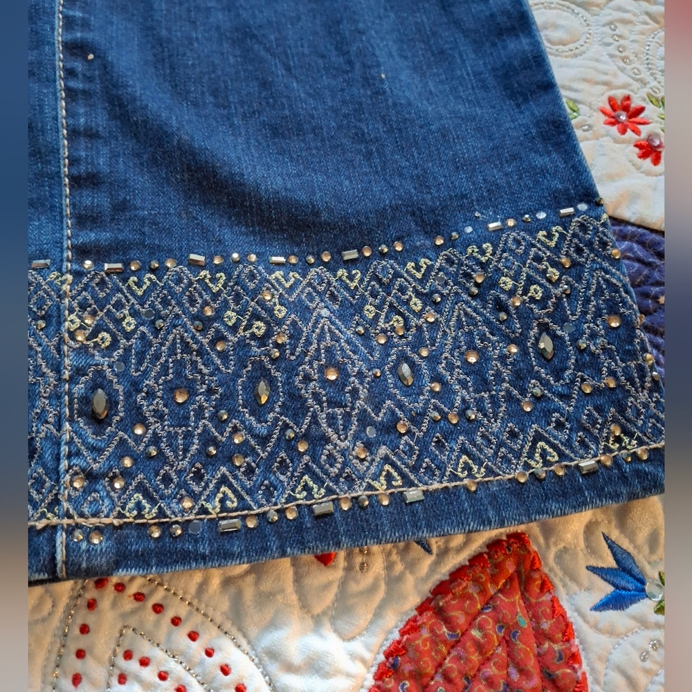 Chico's So Slimming Jeweled Jean Crop Pants Insm 26" Waist 30" Mid-rise Pre-own - Picture 2 of 13